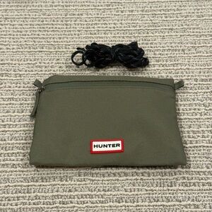 Hunter Green Crossbody x Eva Air with Amenities